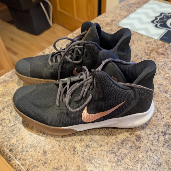 Nike Shoes - Picture 3 of 5